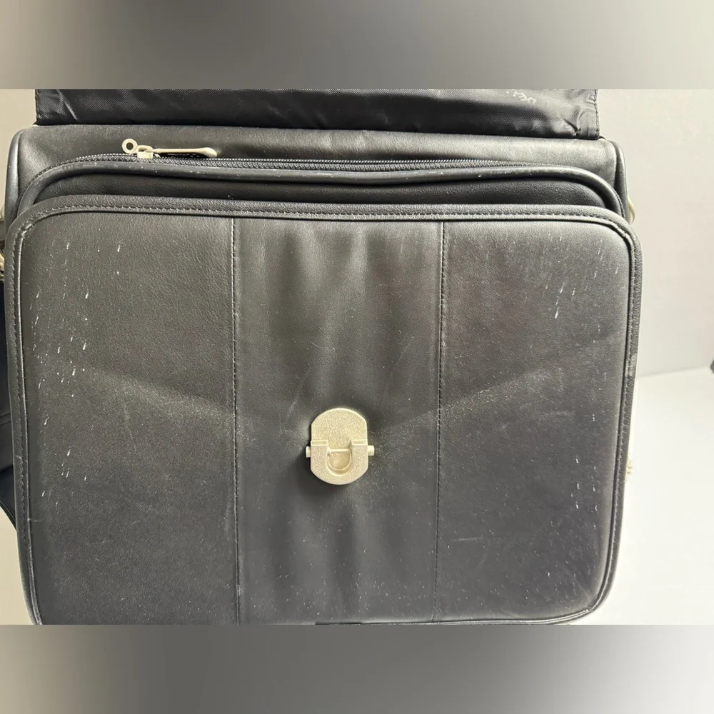 Pre owned Genuine Dell Laptop Messenger Bag Black Adjustable Strap